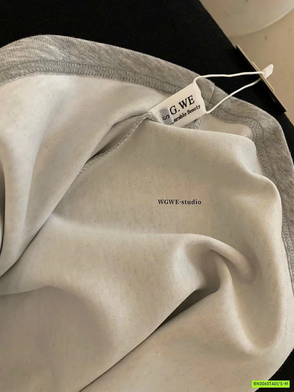 ĐẦM TRỄ VAI RÚT EO WGWE