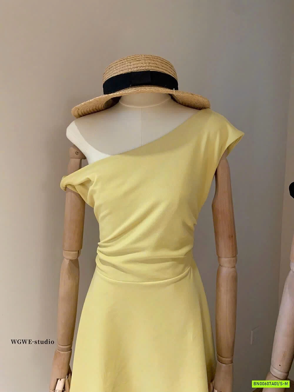 ĐẦM TRỄ VAI RÚT EO WGWE