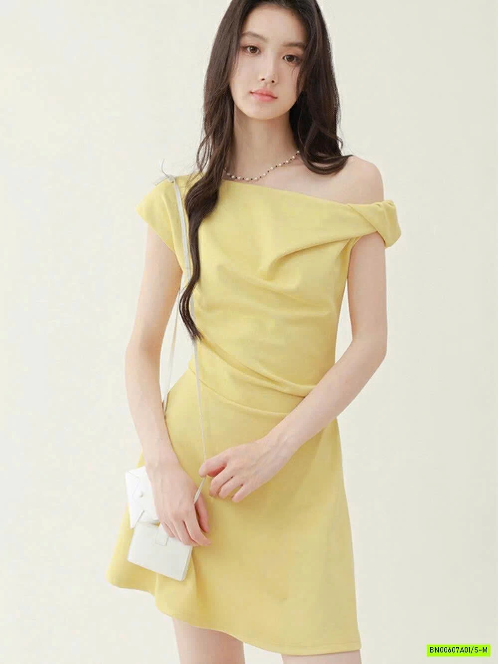 ĐẦM TRỄ VAI RÚT EO WGWE