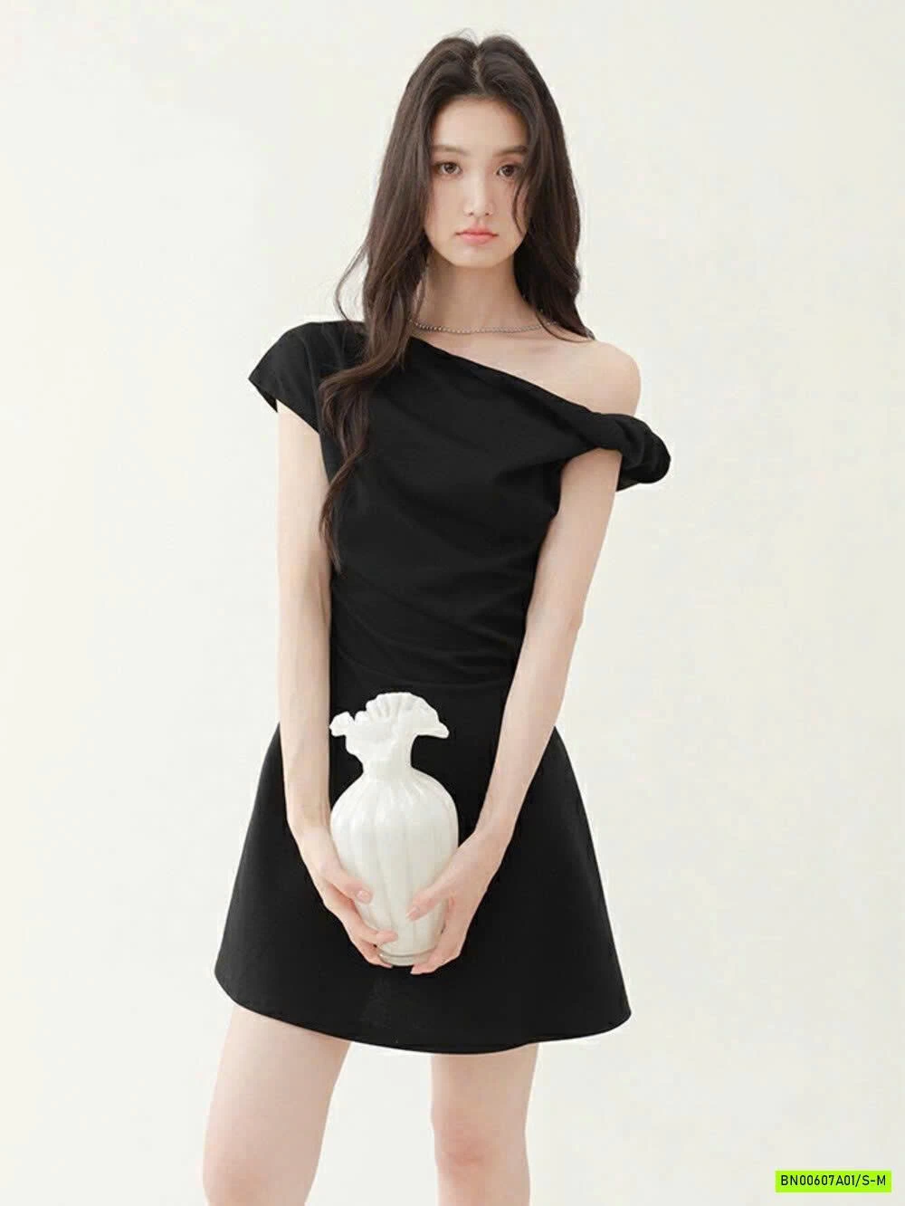 ĐẦM TRỄ VAI RÚT EO WGWE