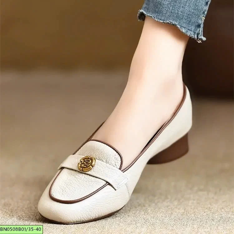 GIÀY LOAFER NỮ GÓT VUÔNG ĐÍNH HOA