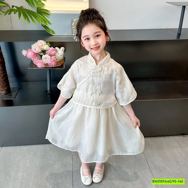 VÁY CỔ TRANG CÁCH TÂN THÊU HOA