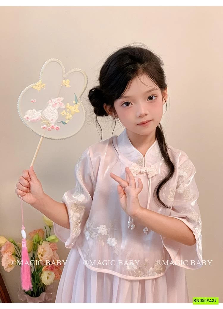 QUẠT CỔ TRANG THÊU HÌNH