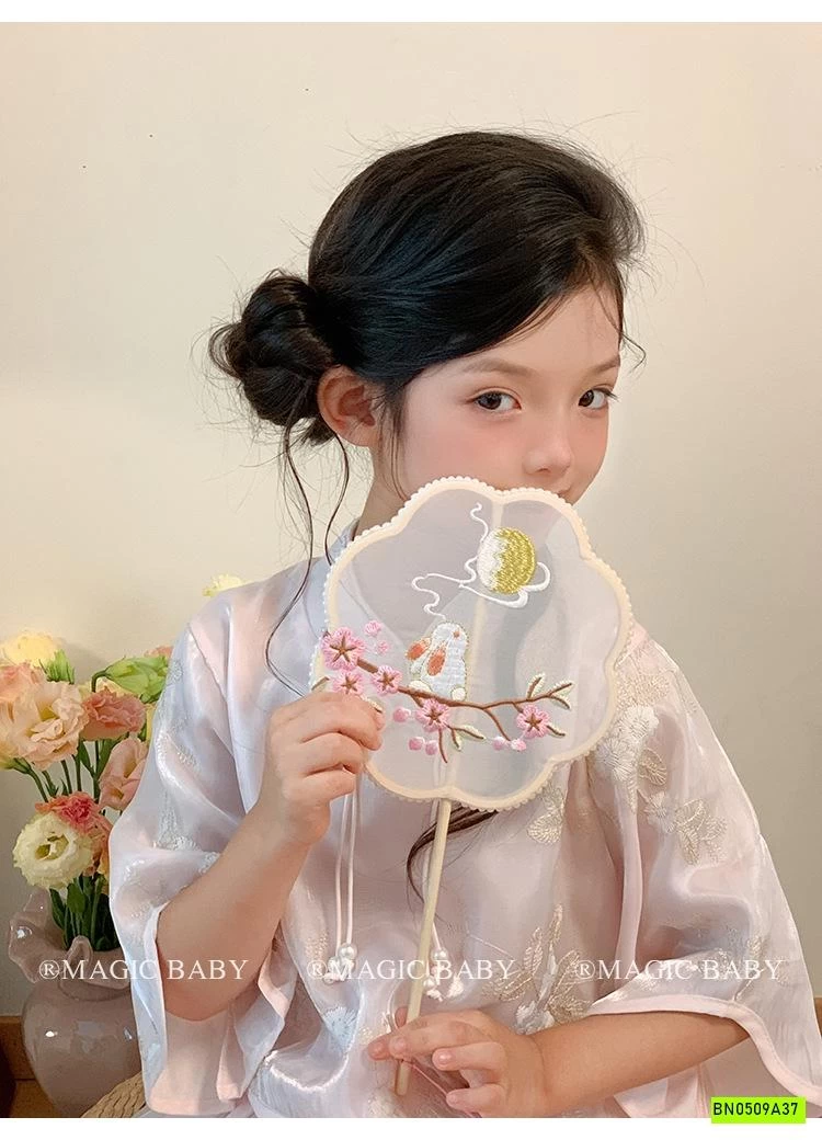 QUẠT CỔ TRANG THÊU HÌNH