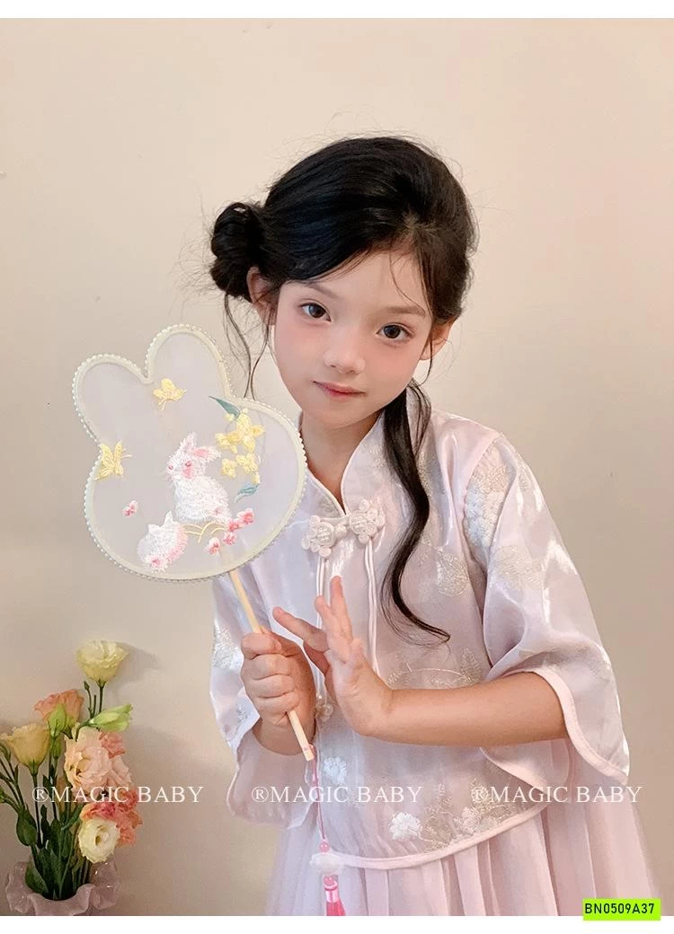 QUẠT CỔ TRANG THÊU HÌNH