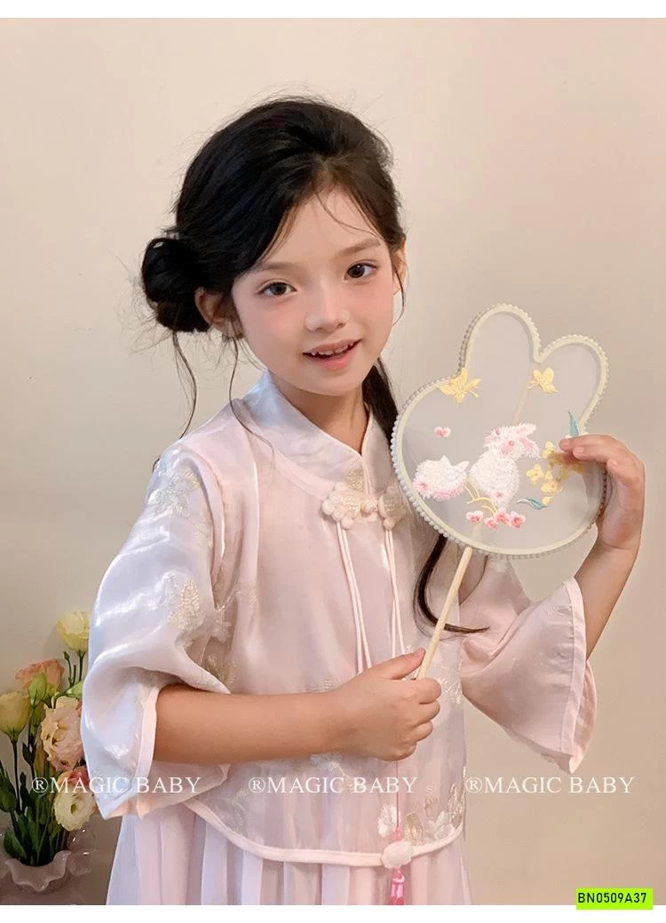 QUẠT CỔ TRANG THÊU HÌNH