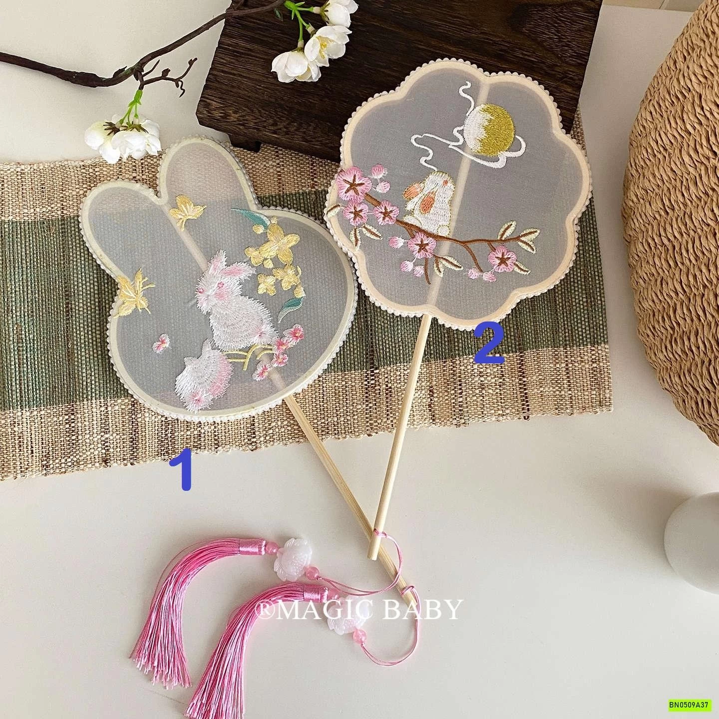 QUẠT CỔ TRANG THÊU HÌNH