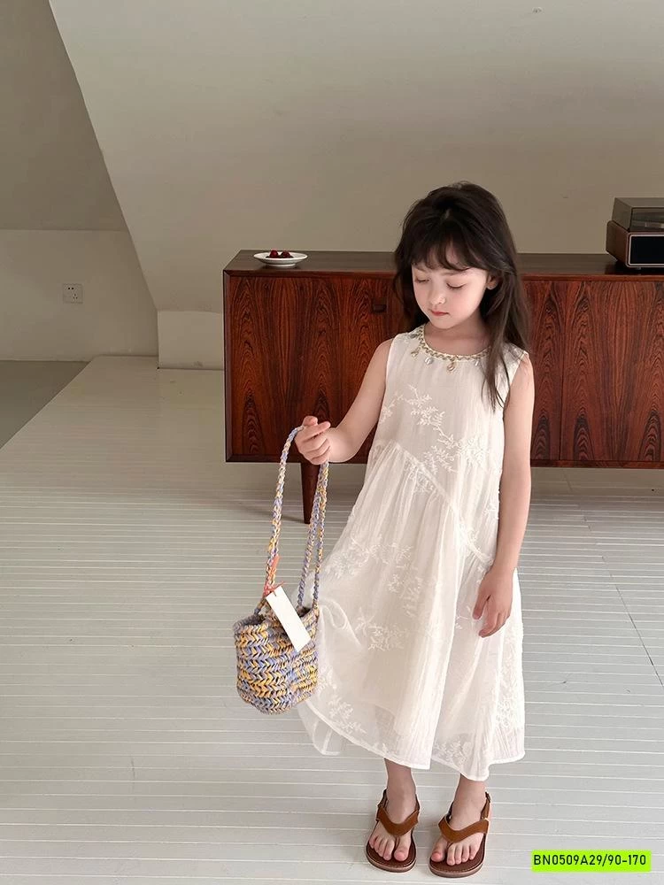 ĐẦM ĐUÔI THÊU CỔ ĐÍNH CƯỜM 25E026 AMBB