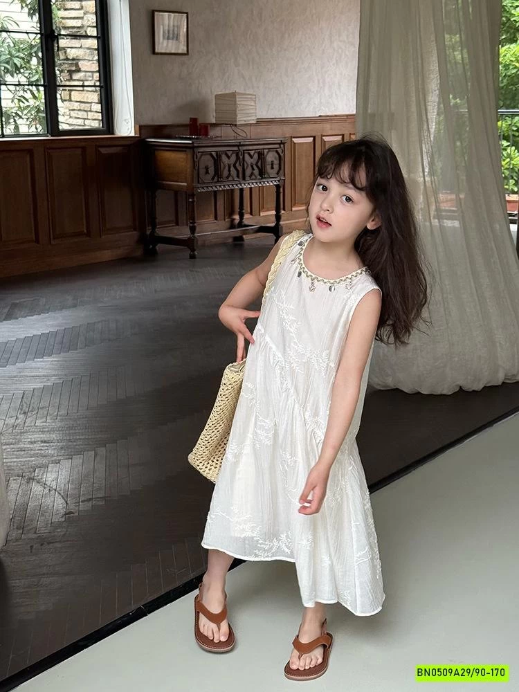 ĐẦM ĐUÔI THÊU CỔ ĐÍNH CƯỜM 25E026 AMBB