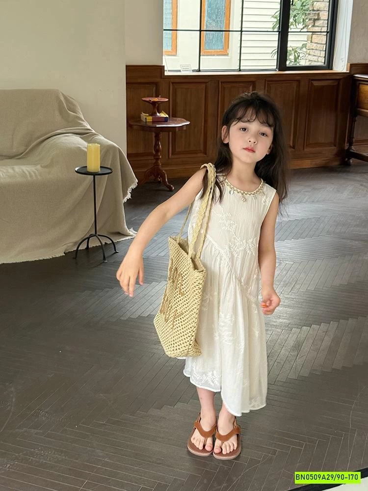 ĐẦM ĐUÔI THÊU CỔ ĐÍNH CƯỜM 25E026 AMBB