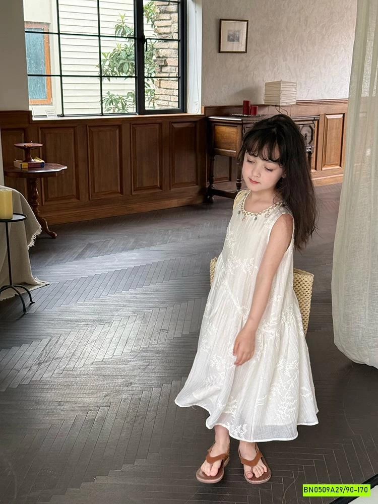 ĐẦM ĐUÔI THÊU CỔ ĐÍNH CƯỜM 25E026 AMBB