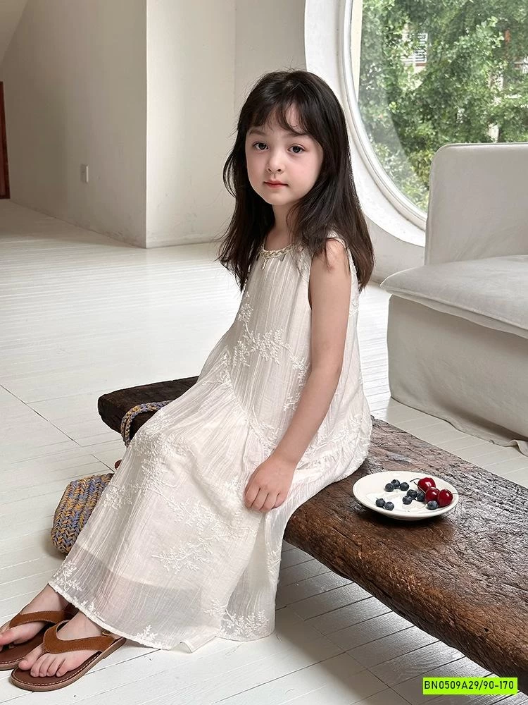 ĐẦM ĐUÔI THÊU CỔ ĐÍNH CƯỜM 25E026 AMBB