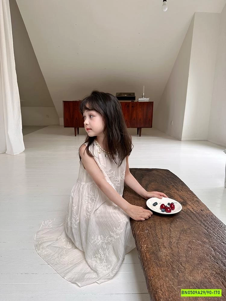 ĐẦM ĐUÔI THÊU CỔ ĐÍNH CƯỜM 25E026 AMBB