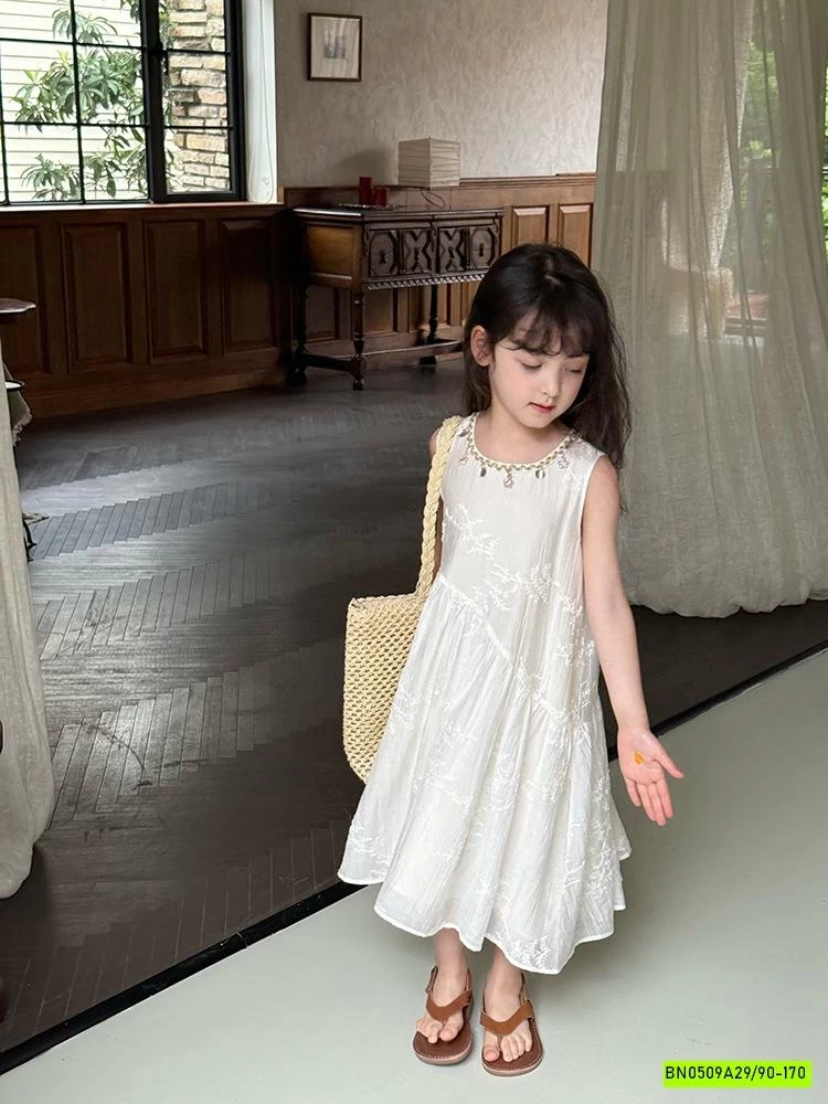 ĐẦM ĐUÔI THÊU CỔ ĐÍNH CƯỜM 25E026 AMBB