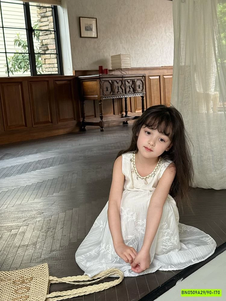 ĐẦM ĐUÔI THÊU CỔ ĐÍNH CƯỜM 25E026 AMBB