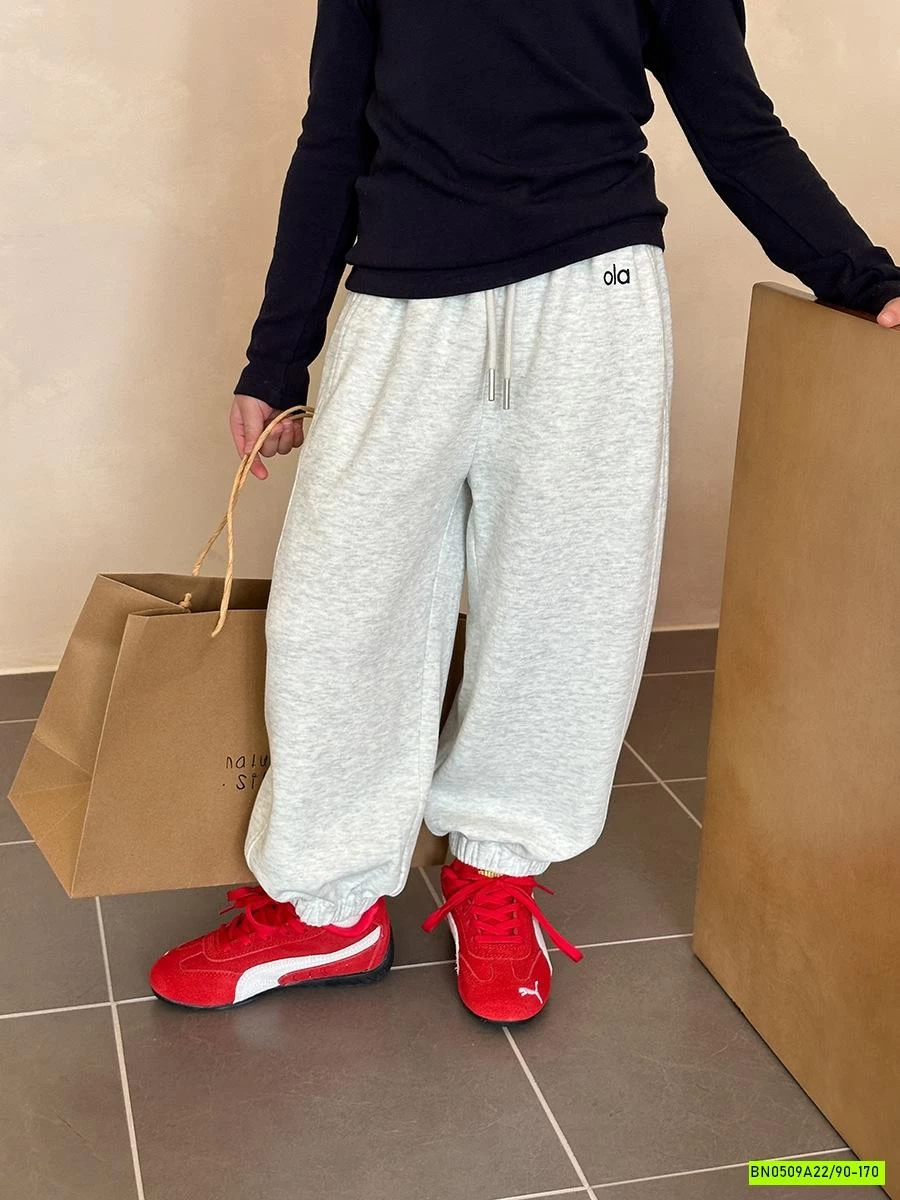 QUẦN NỈ BO GẤU 25F014 THÊU CHỮ AMBB