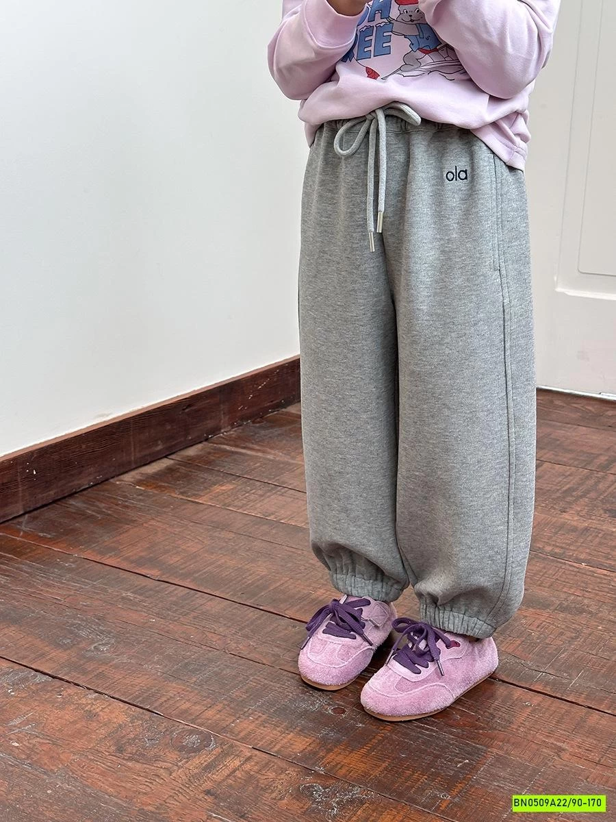 QUẦN NỈ BO GẤU 25F014 THÊU CHỮ AMBB