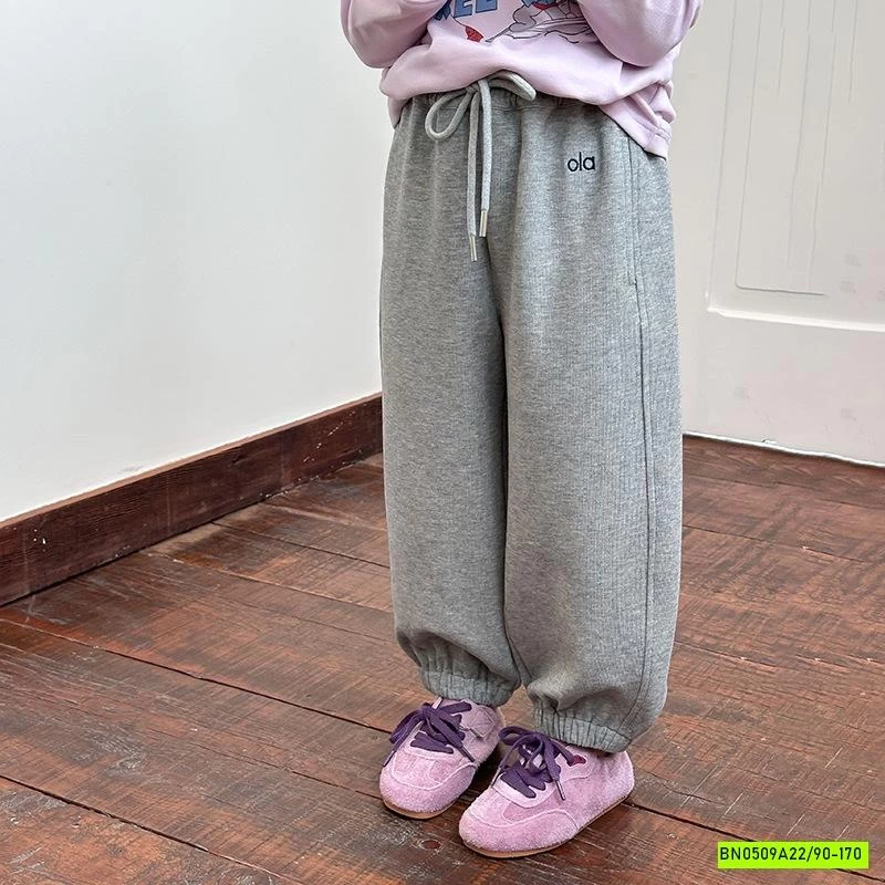 QUẦN NỈ BO GẤU 25F014 THÊU CHỮ AMBB