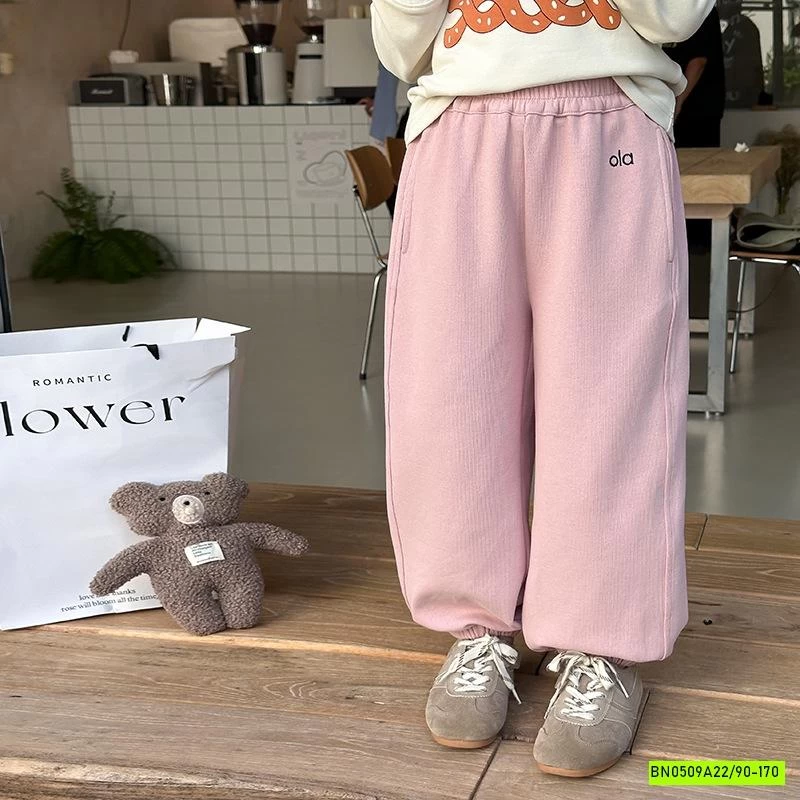 QUẦN NỈ BO GẤU 25F014 THÊU CHỮ AMBB