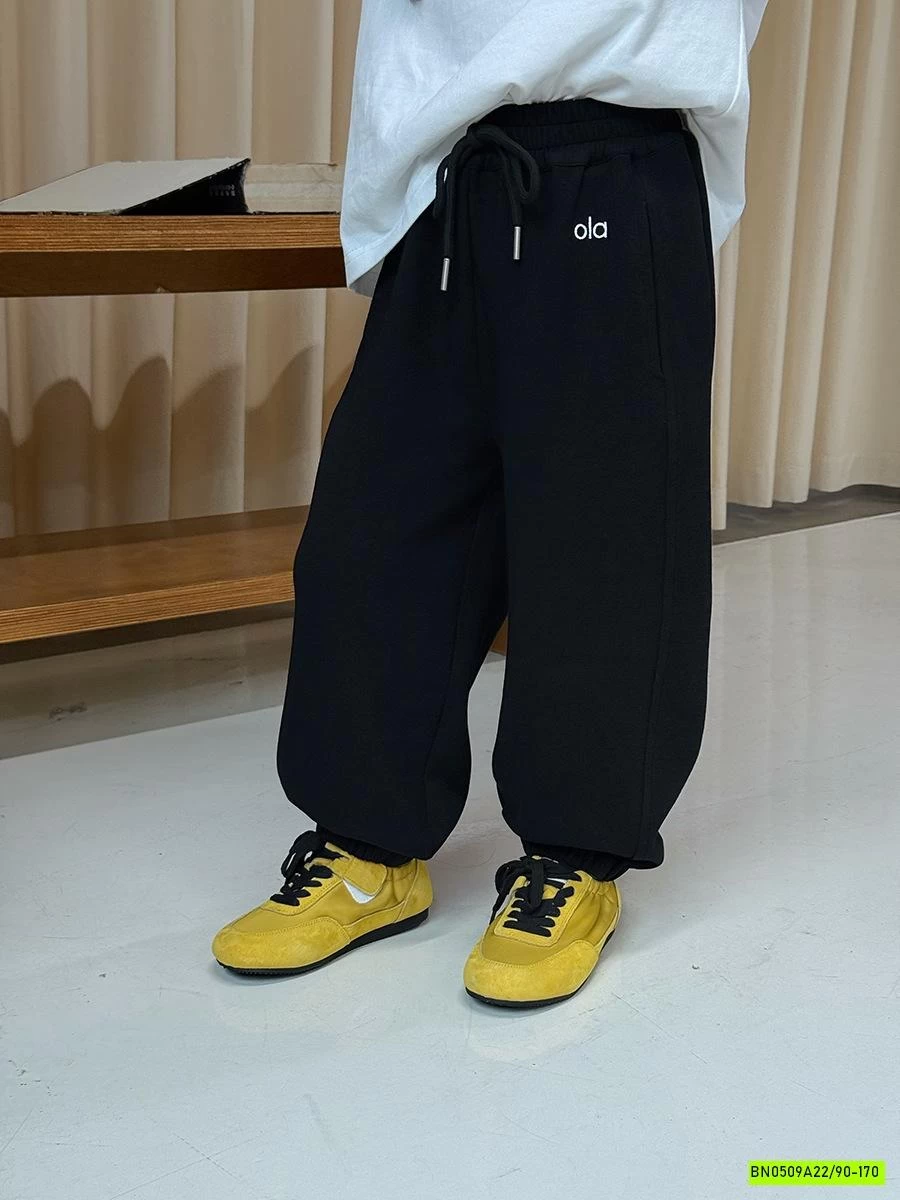 QUẦN NỈ BO GẤU 25F014 THÊU CHỮ AMBB