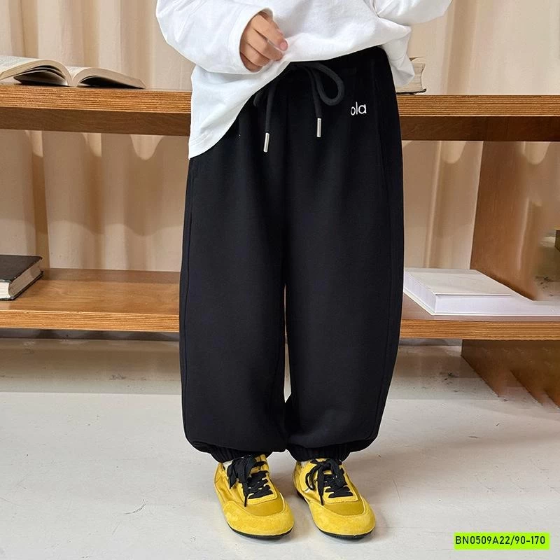 QUẦN NỈ BO GẤU 25F014 THÊU CHỮ AMBB