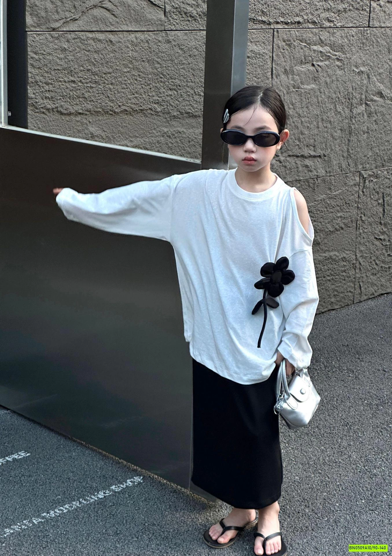 ÁO THUN KHOÉT VAI MIX CV ĐEN