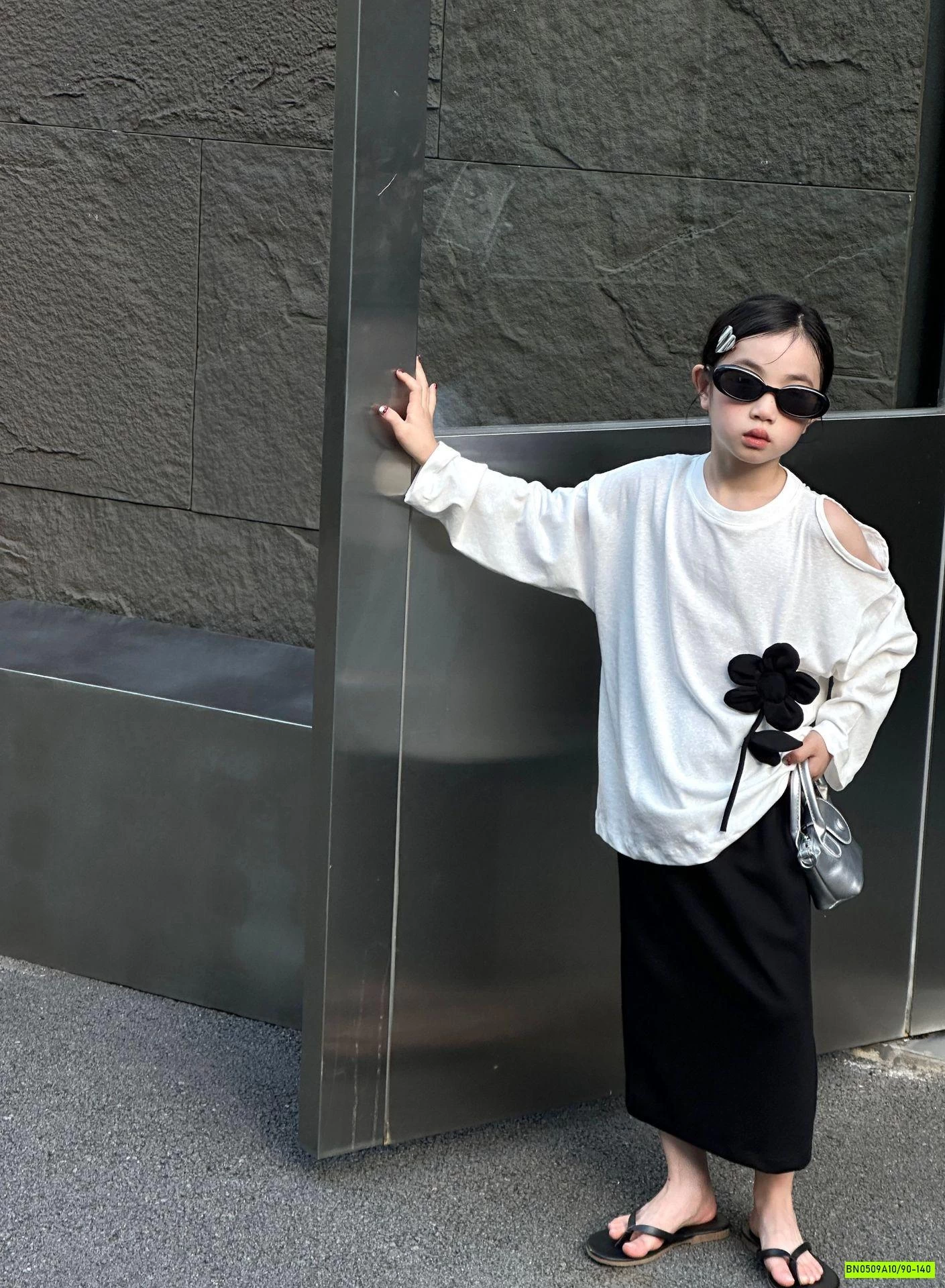 ÁO THUN KHOÉT VAI MIX CV ĐEN