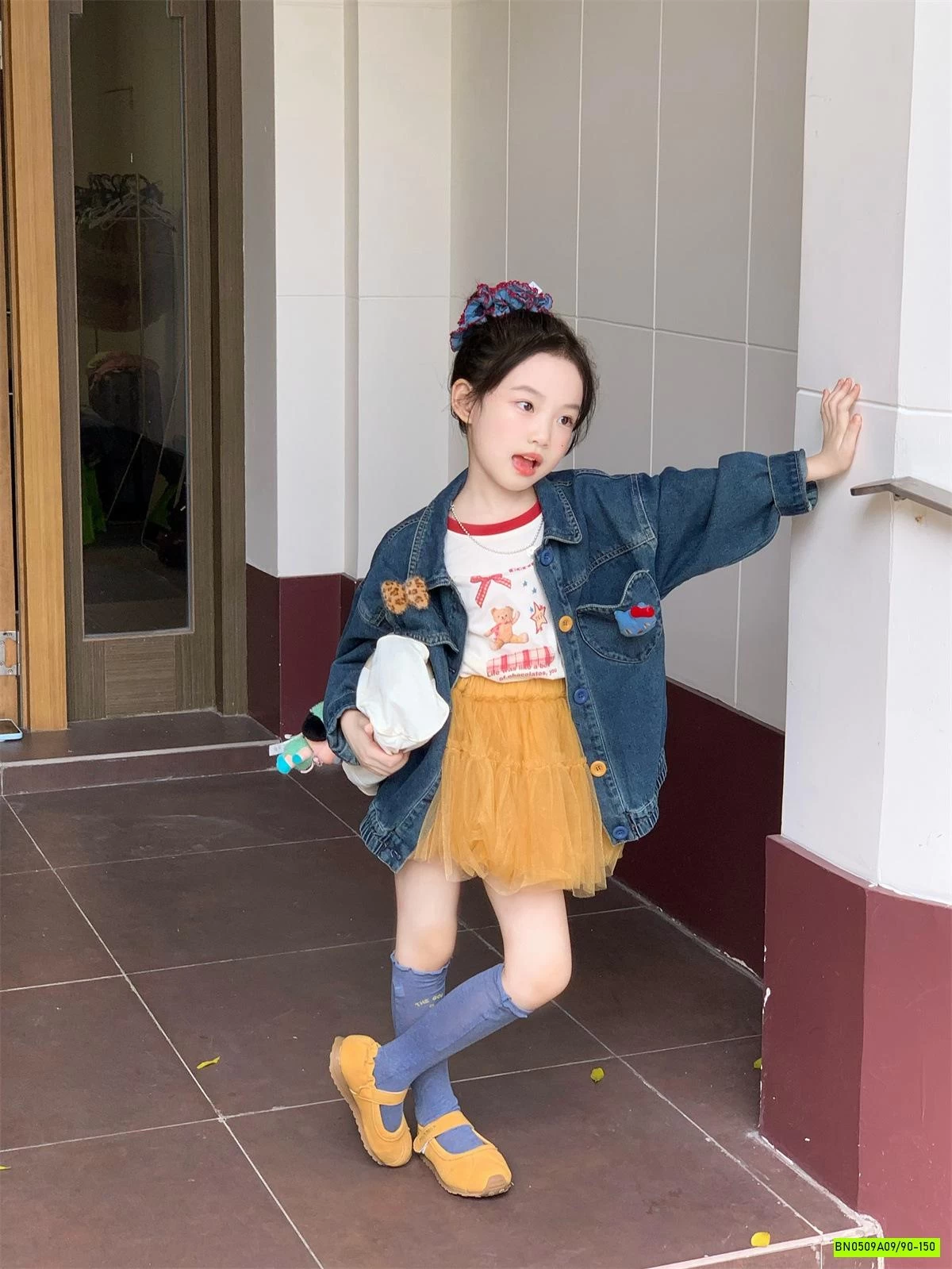 KHOÁC JEANS GẮN NƠ MIX CV TUTU VÀNG