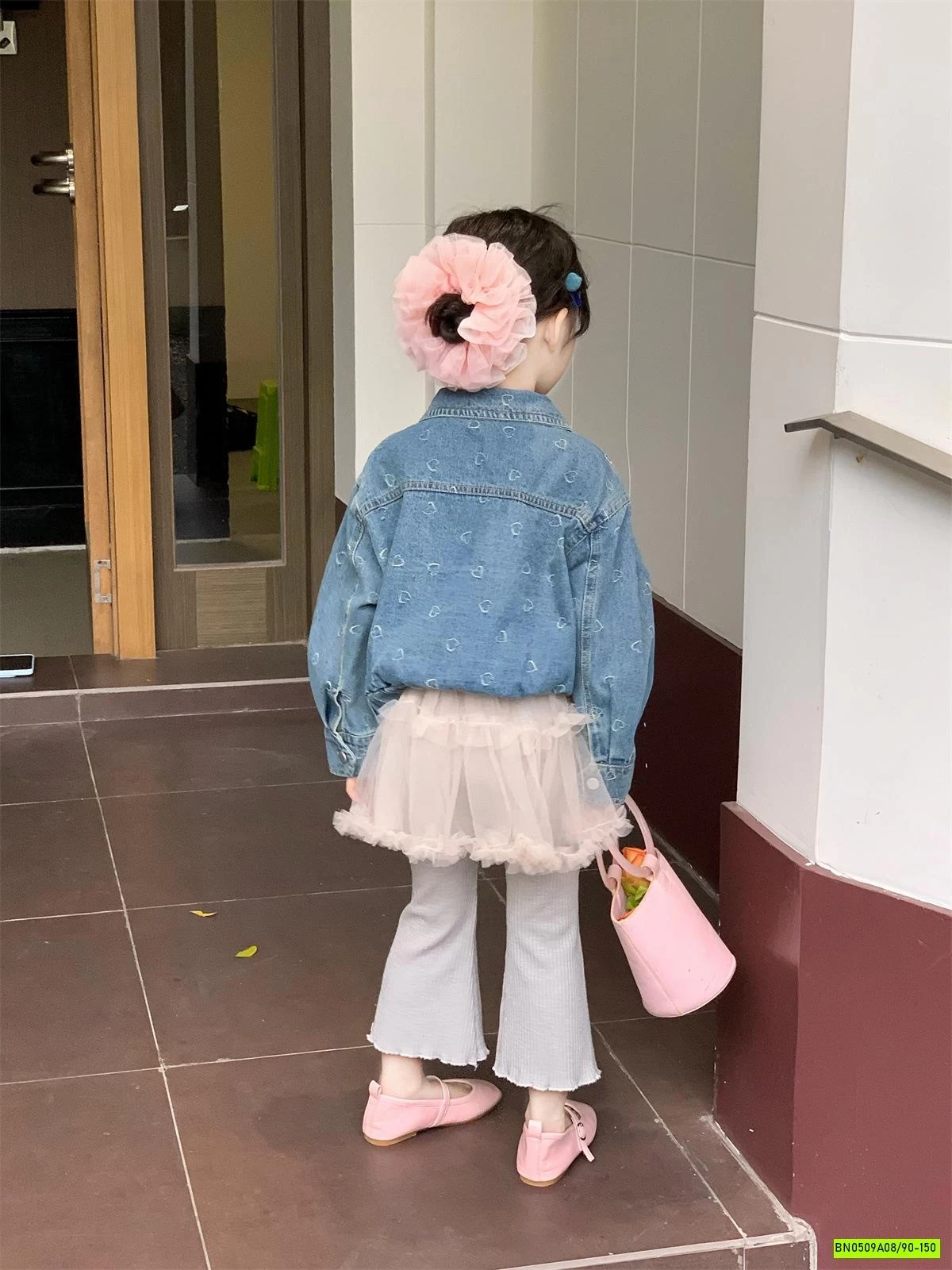 KHOÁC JEANS THÊU TRÁI TIM BO GẤU