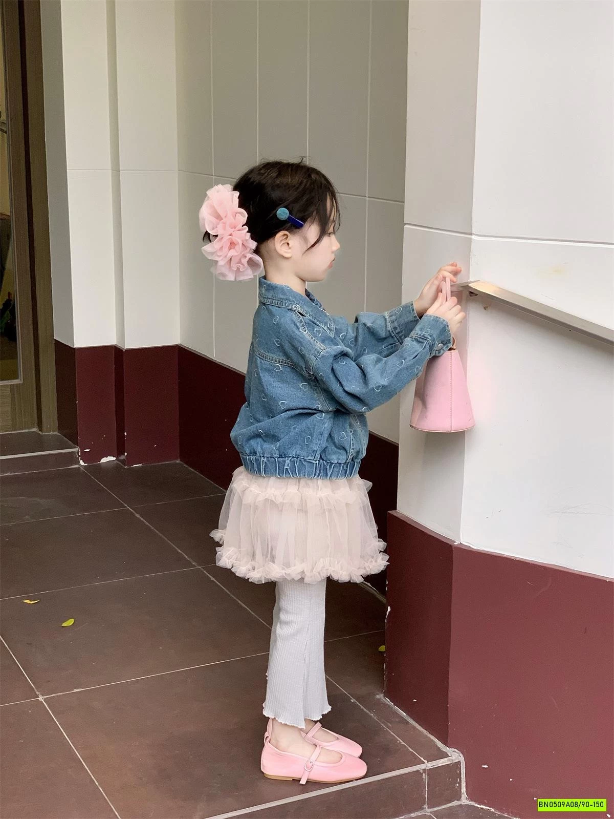 KHOÁC JEANS THÊU TRÁI TIM BO GẤU