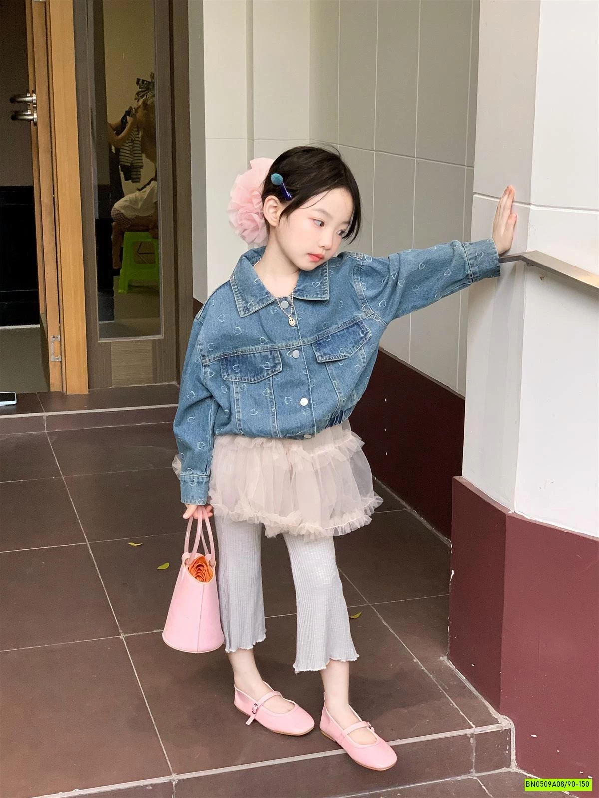 KHOÁC JEANS THÊU TRÁI TIM BO GẤU