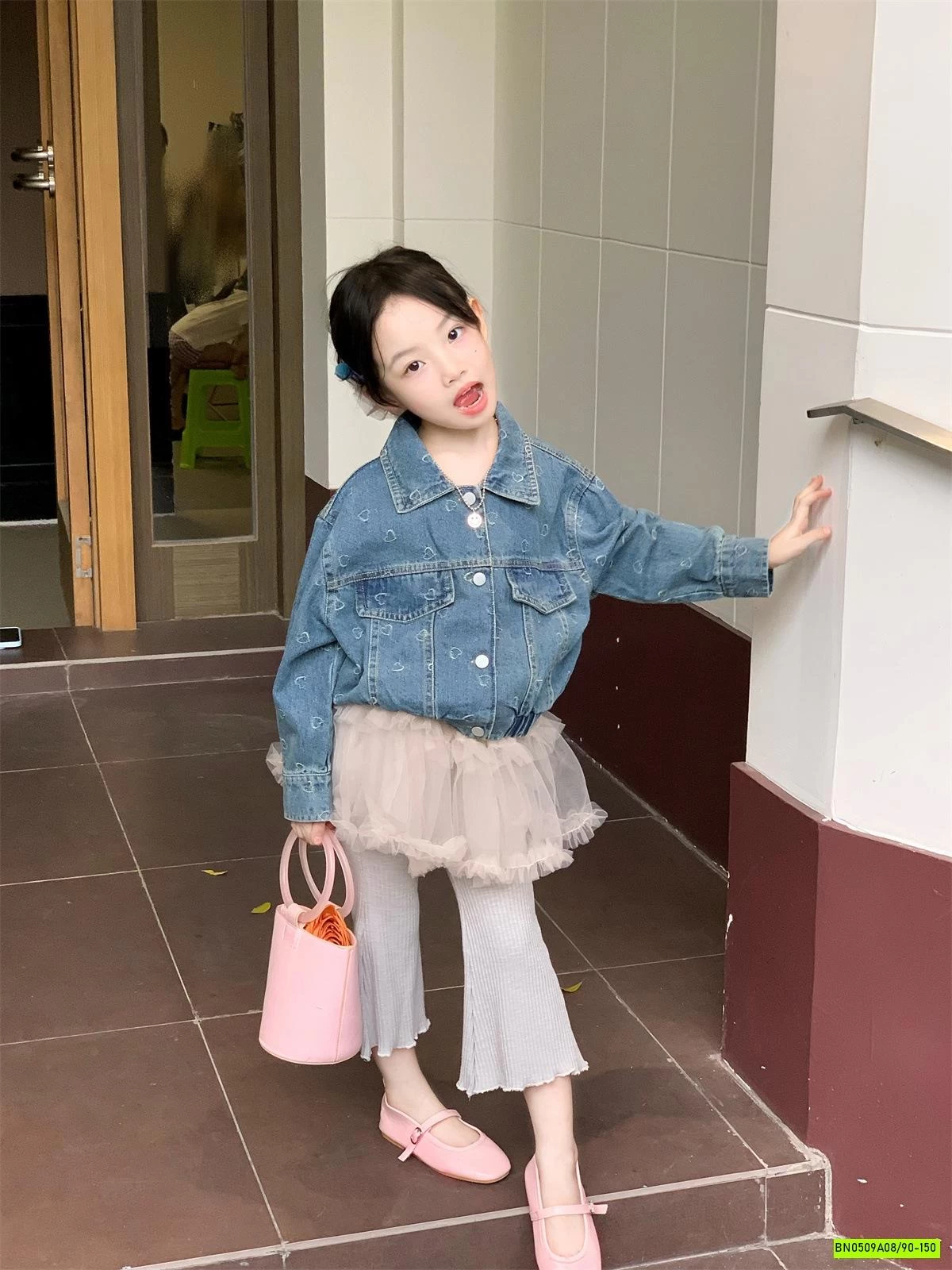 KHOÁC JEANS THÊU TRÁI TIM BO GẤU