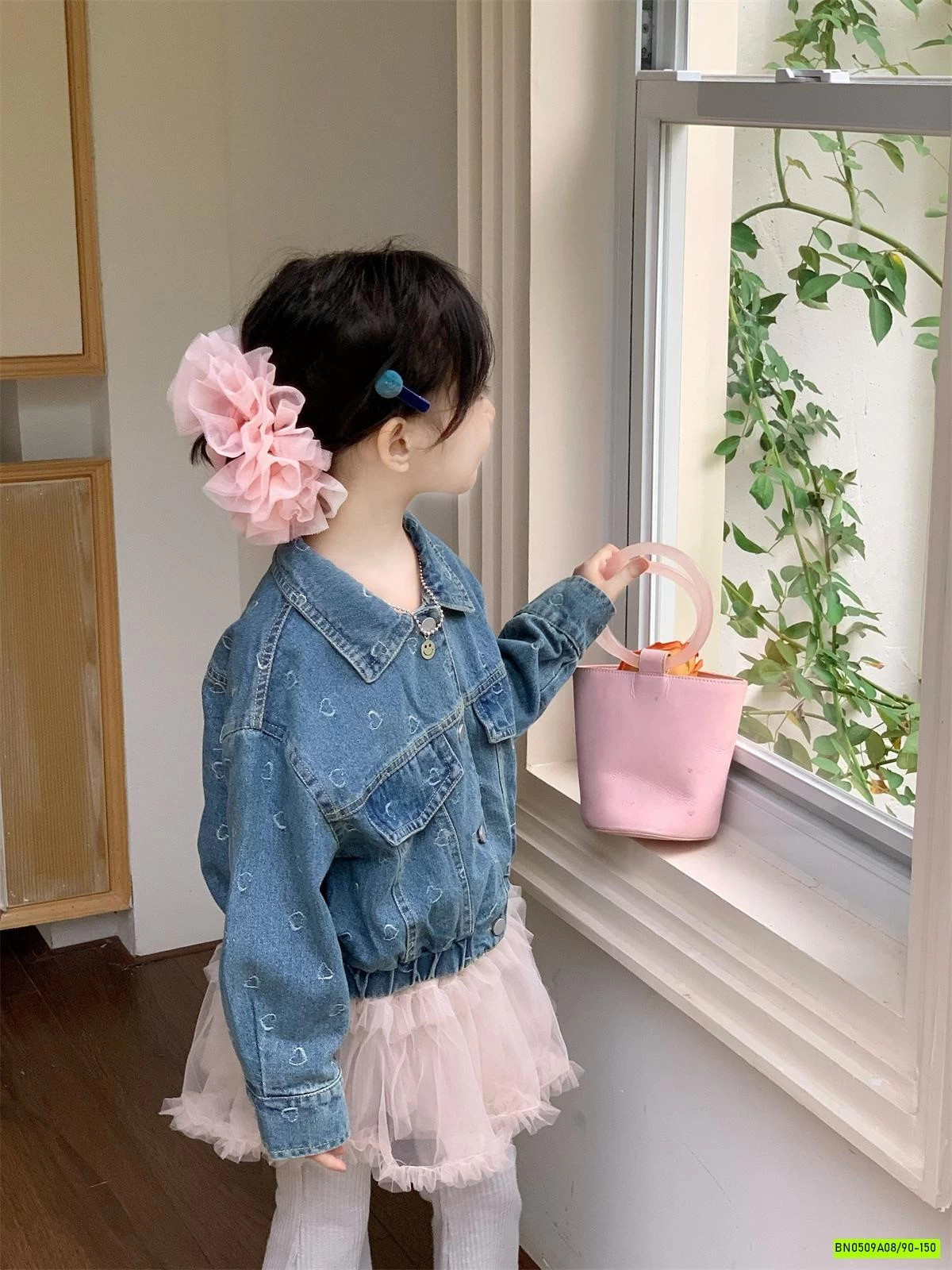 KHOÁC JEANS THÊU TRÁI TIM BO GẤU