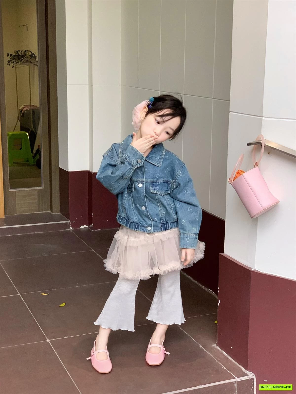 KHOÁC JEANS THÊU TRÁI TIM BO GẤU