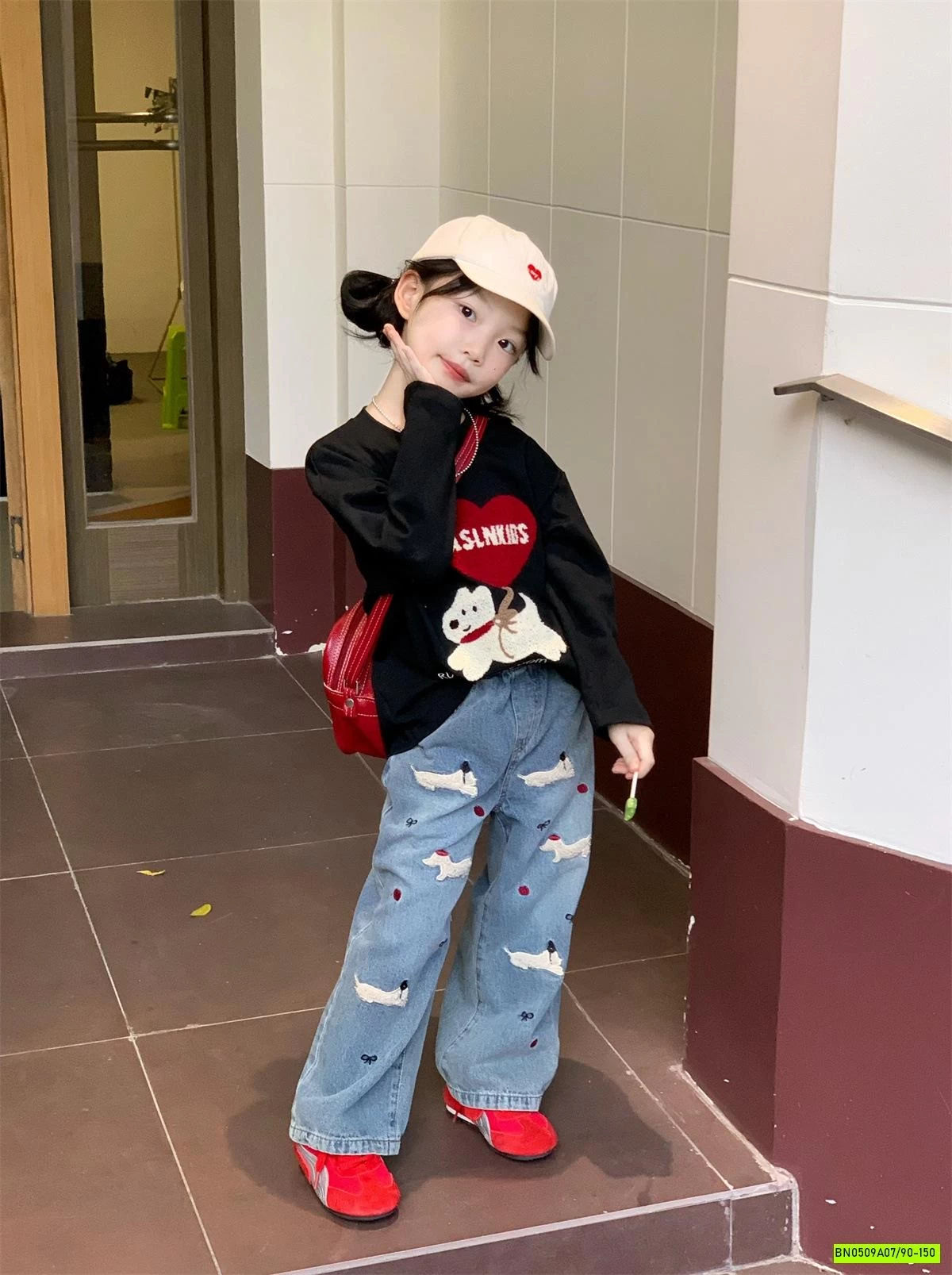 ÁO THUN ĐEN MIX JEANS SUÔNG THÊU CÚN