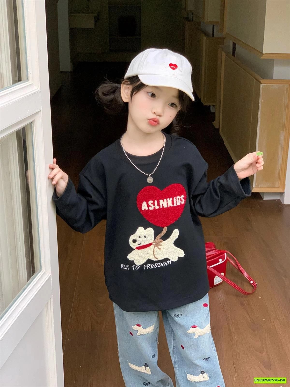 ÁO THUN ĐEN MIX JEANS SUÔNG THÊU CÚN