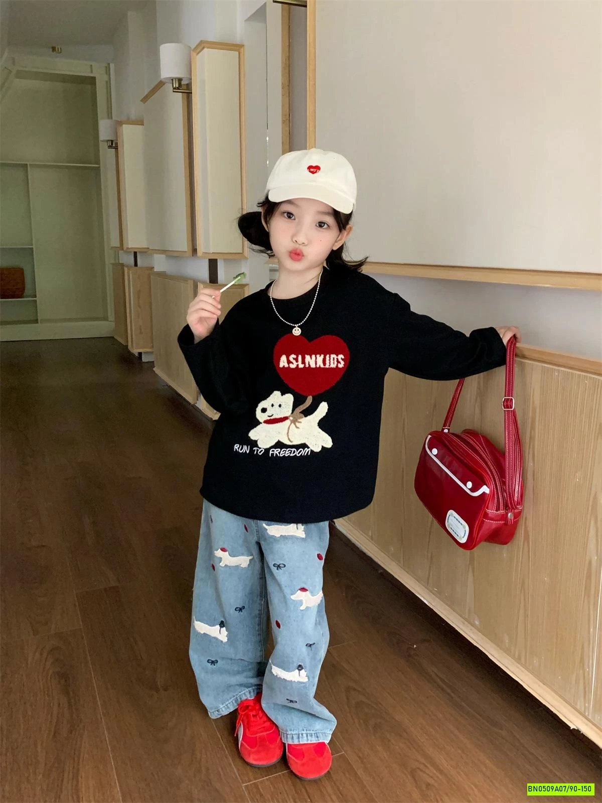 ÁO THUN ĐEN MIX JEANS SUÔNG THÊU CÚN