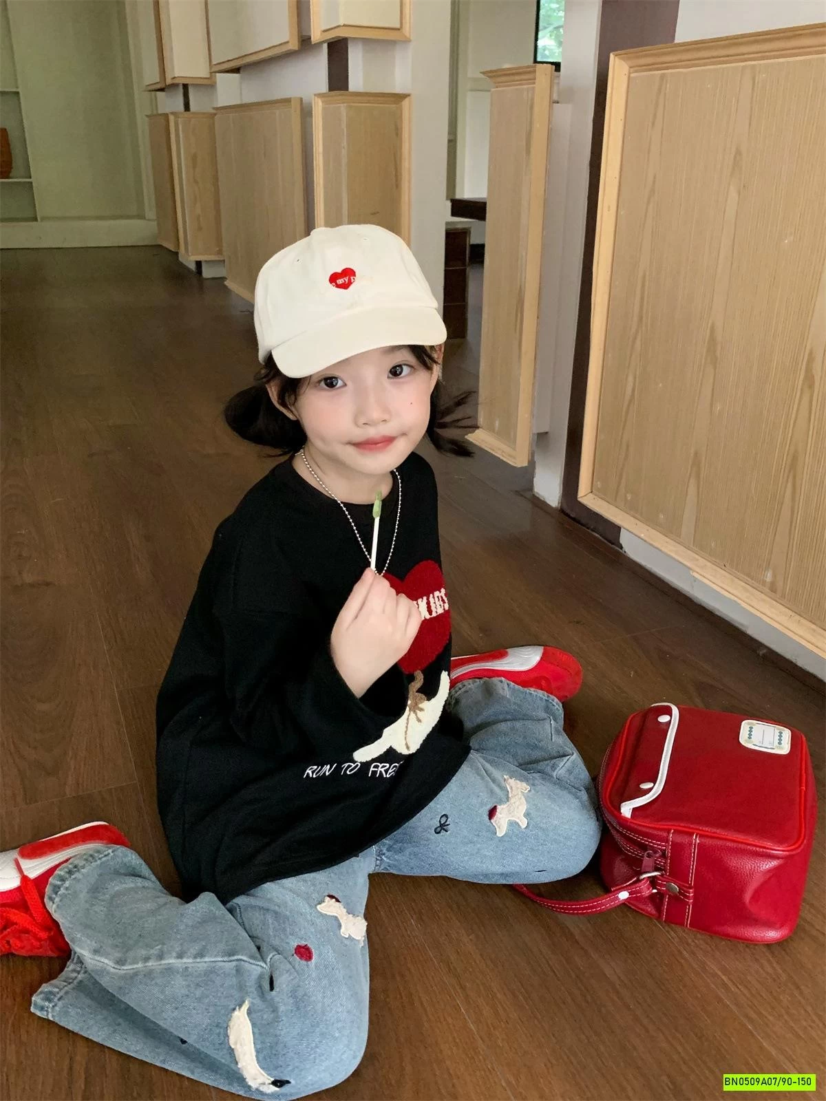 ÁO THUN ĐEN MIX JEANS SUÔNG THÊU CÚN