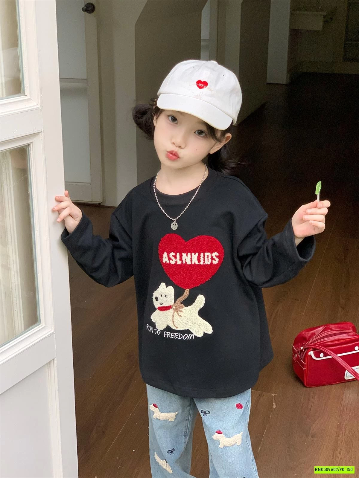 ÁO THUN ĐEN MIX JEANS SUÔNG THÊU CÚN