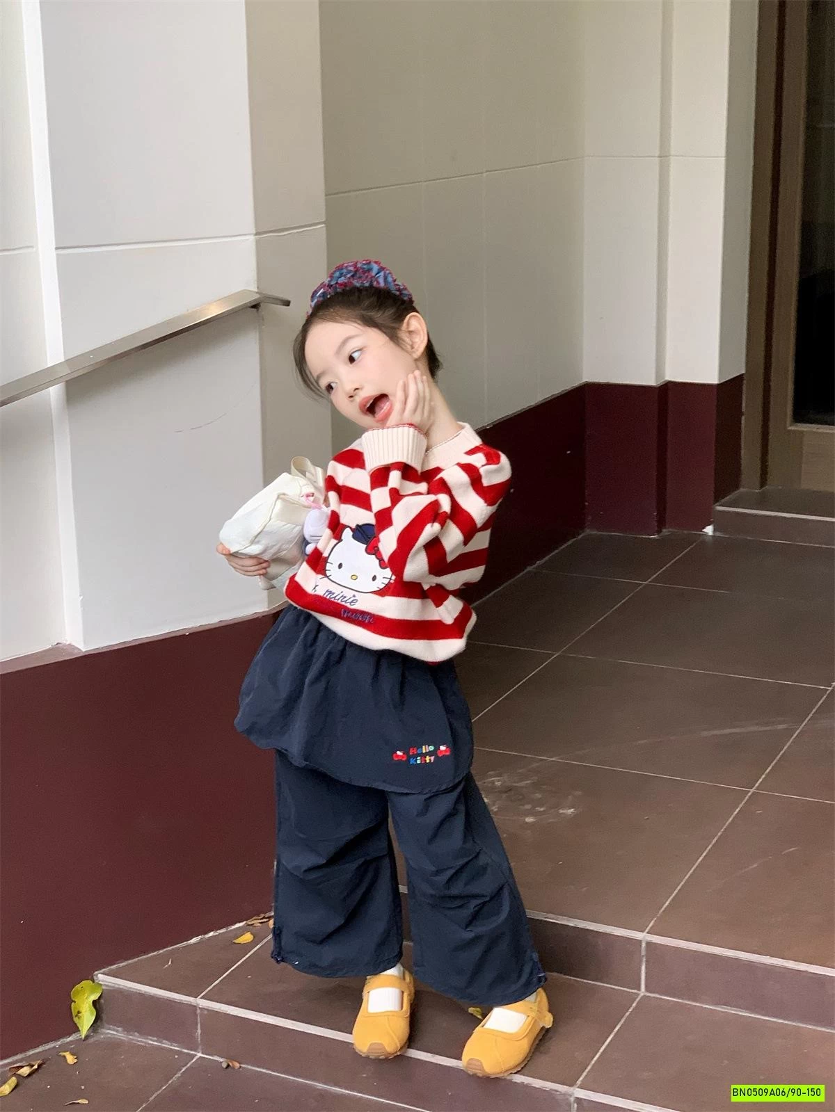 ÁO THUN KẺ KITTY MIX QUẦN SUÔNG