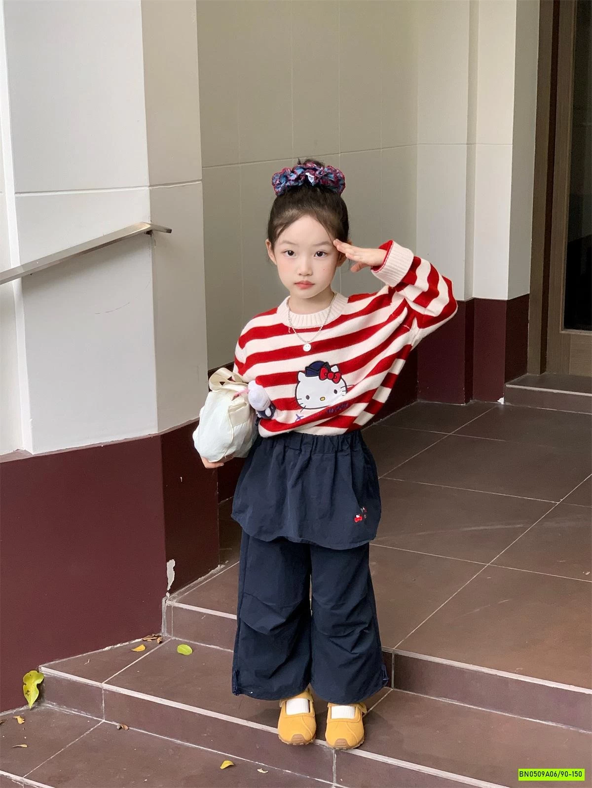 ÁO THUN KẺ KITTY MIX QUẦN SUÔNG