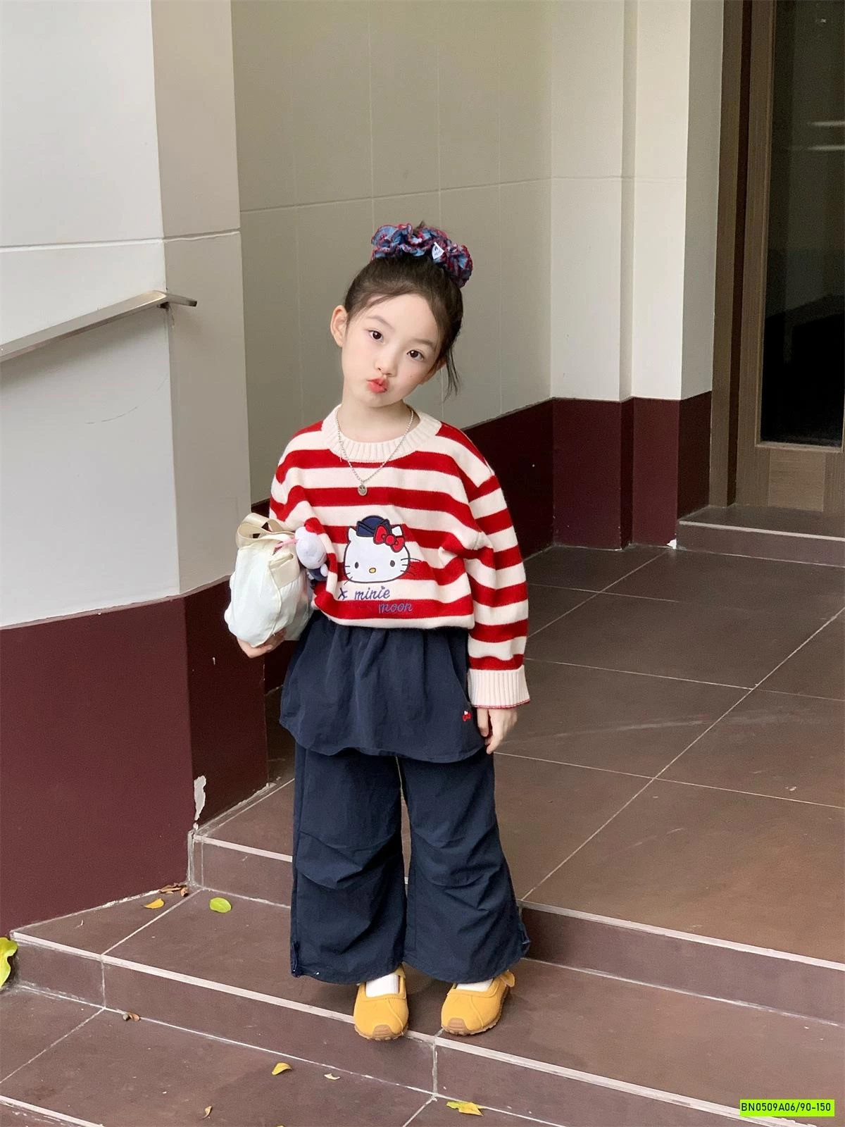 ÁO THUN KẺ KITTY MIX QUẦN SUÔNG