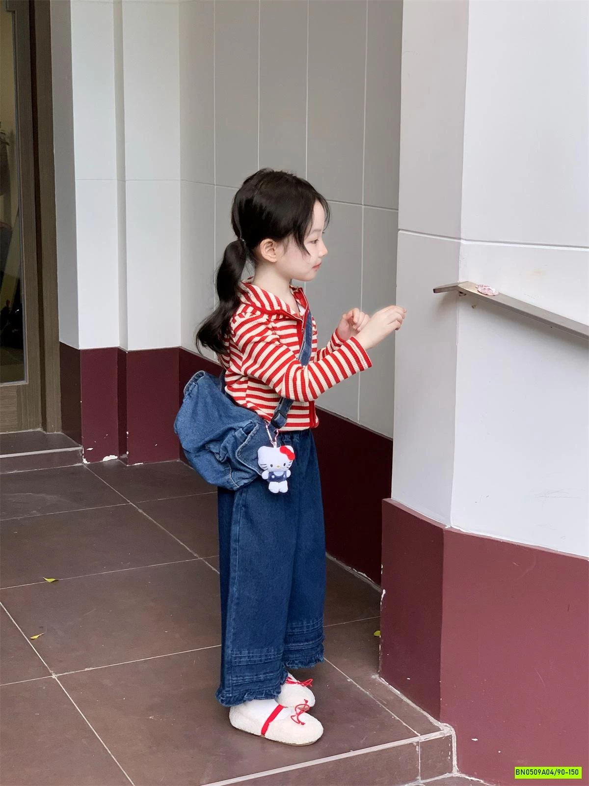 KHOÁC LEN KẺ LIỀN MŨ MIX JEANS SUÔNG