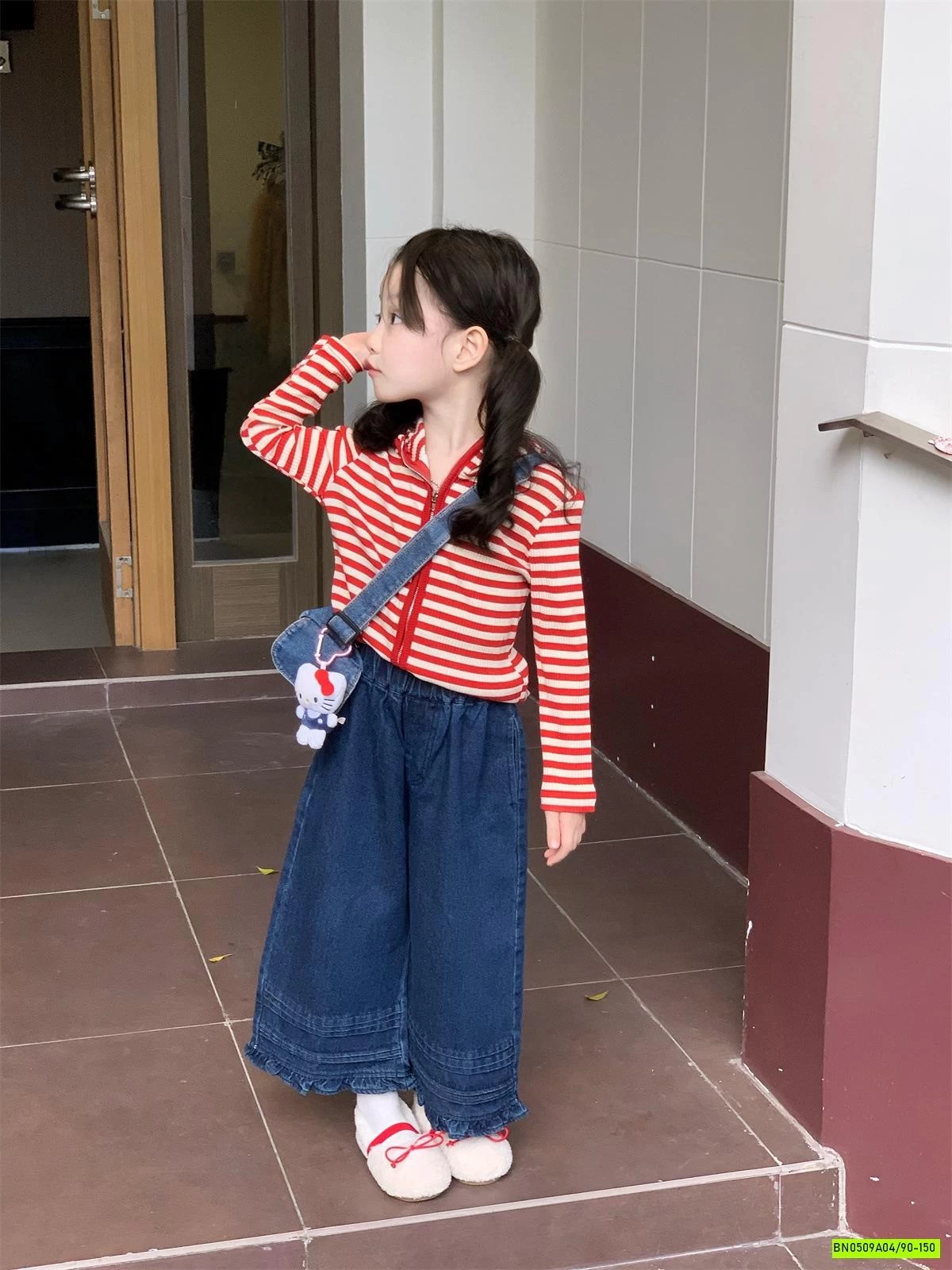 KHOÁC LEN KẺ LIỀN MŨ MIX JEANS SUÔNG