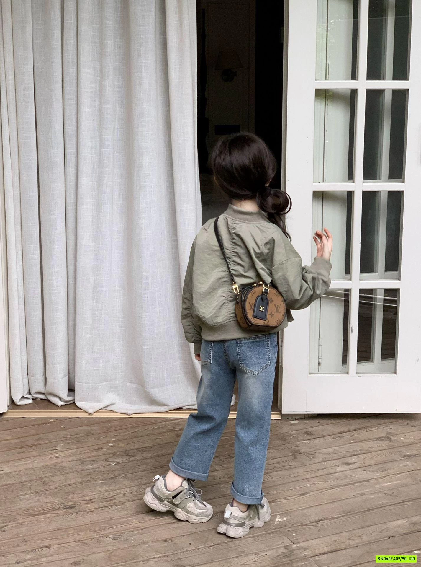 KHOÁC BOMBER DÁNG CROPTOP