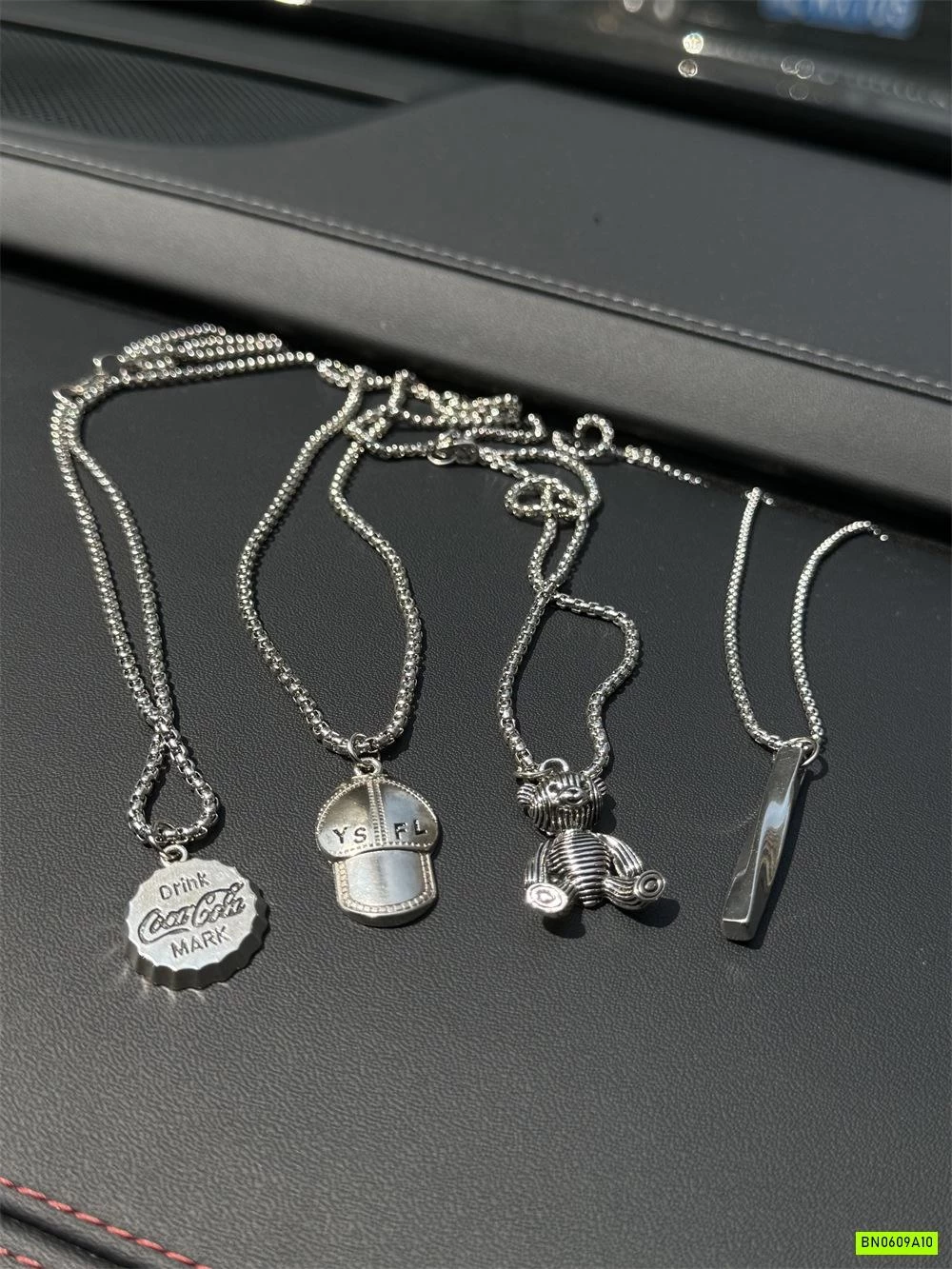 VÒNG CỔ PHỤ KIỆN CÁ TÍNH