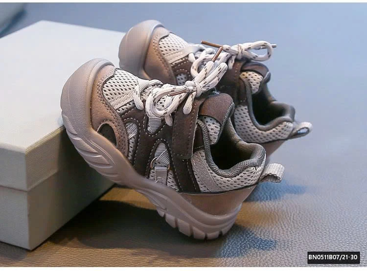 GIÀY THỂ THAO PHỐI MÀU CÁ TÍNH