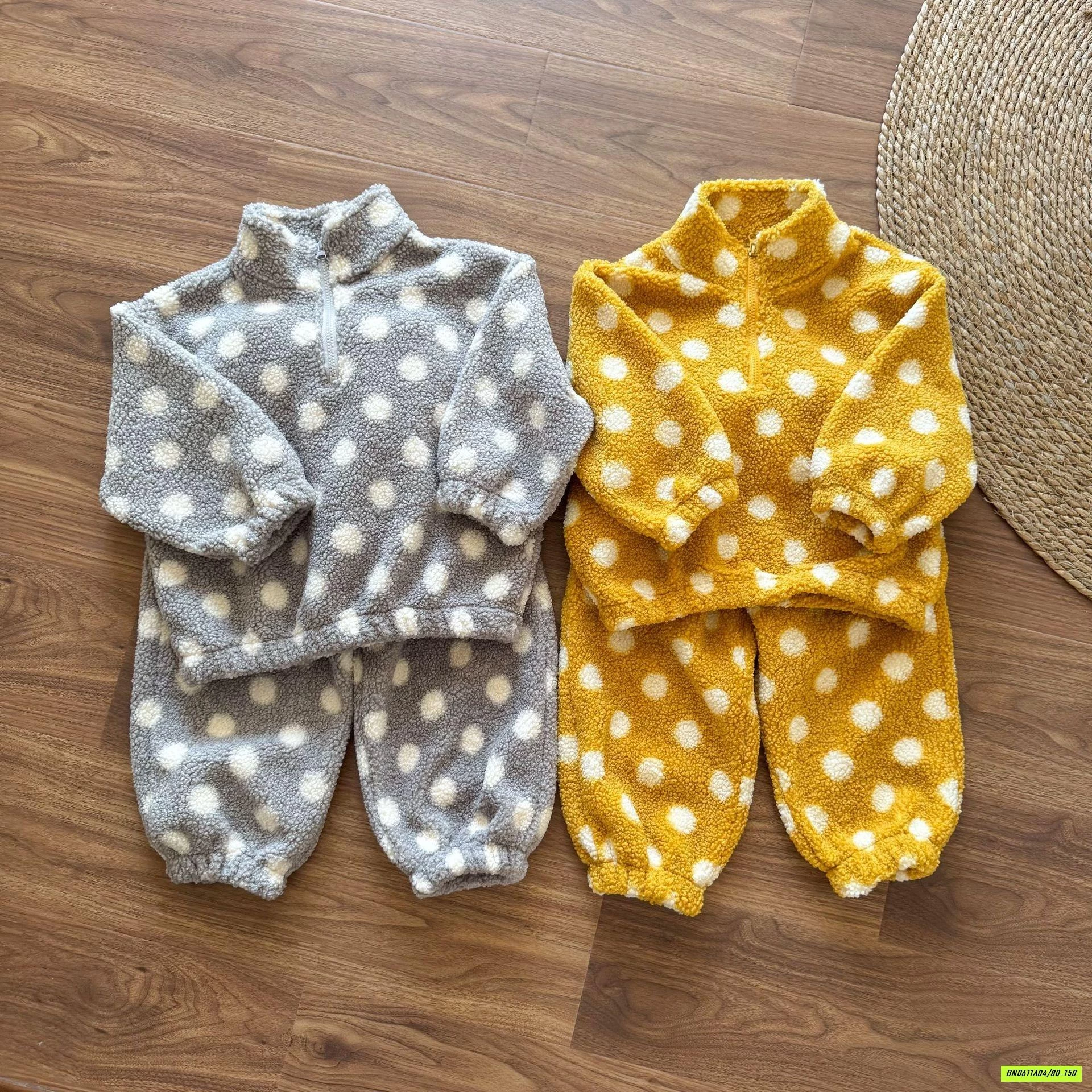 BỘ KHOÁC LÔNG CỪU CHẤM BI CHUCHU