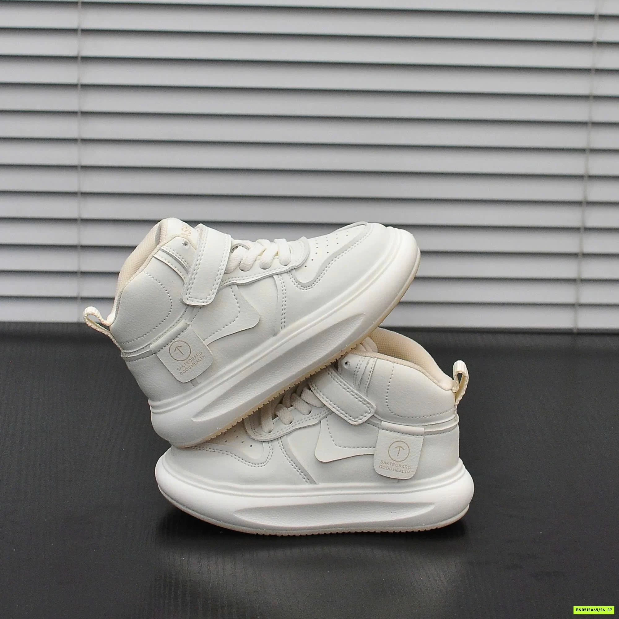 GIÀY THỂ THAO CAO CỔ