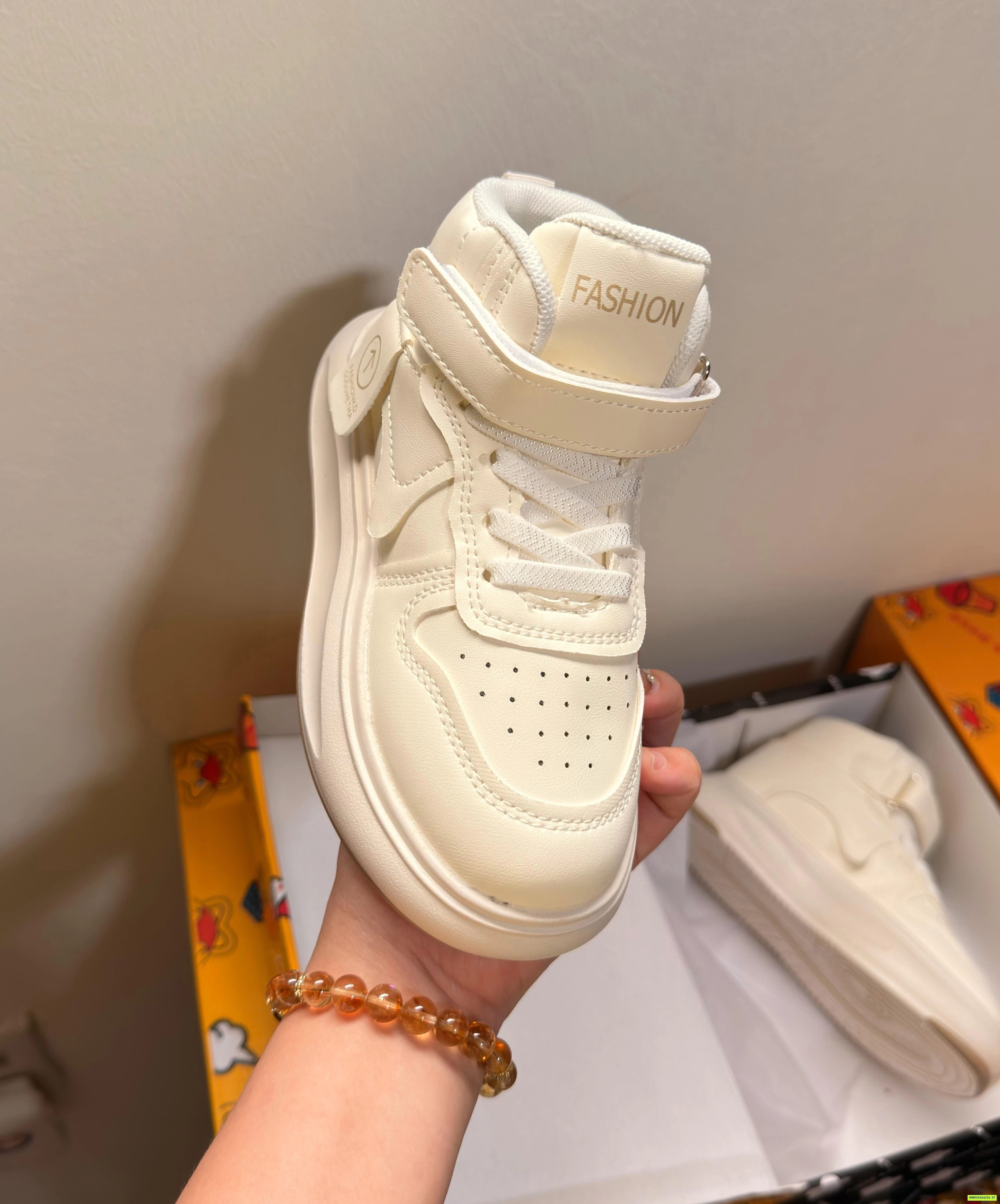 GIÀY THỂ THAO CAO CỔ